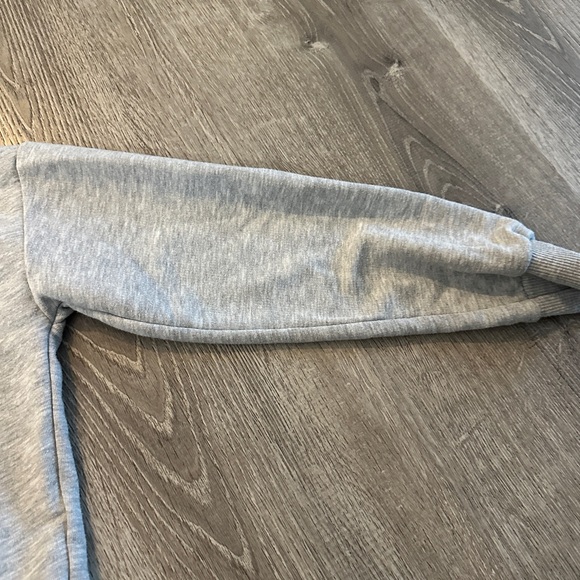 Adorable grey Sweatshirt, Frankis by Francesca’s Size 12 - Picture 3 of 5